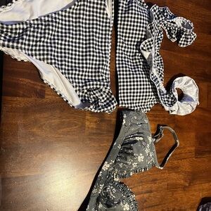 Women’s medium  bikini bundle